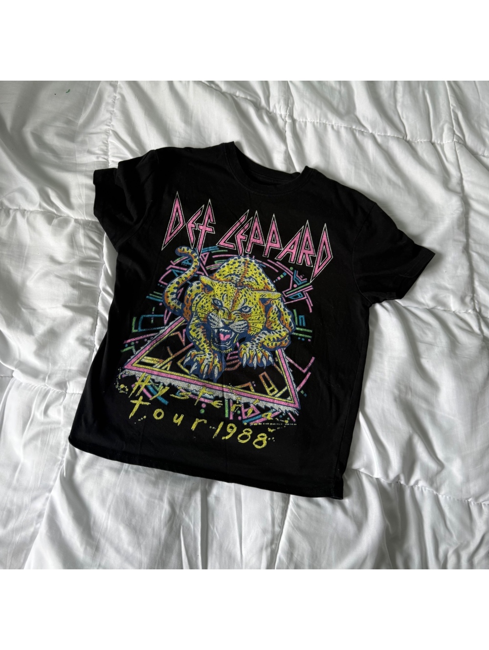 youth small def leppard t-shirt graphic tee rock band shirt